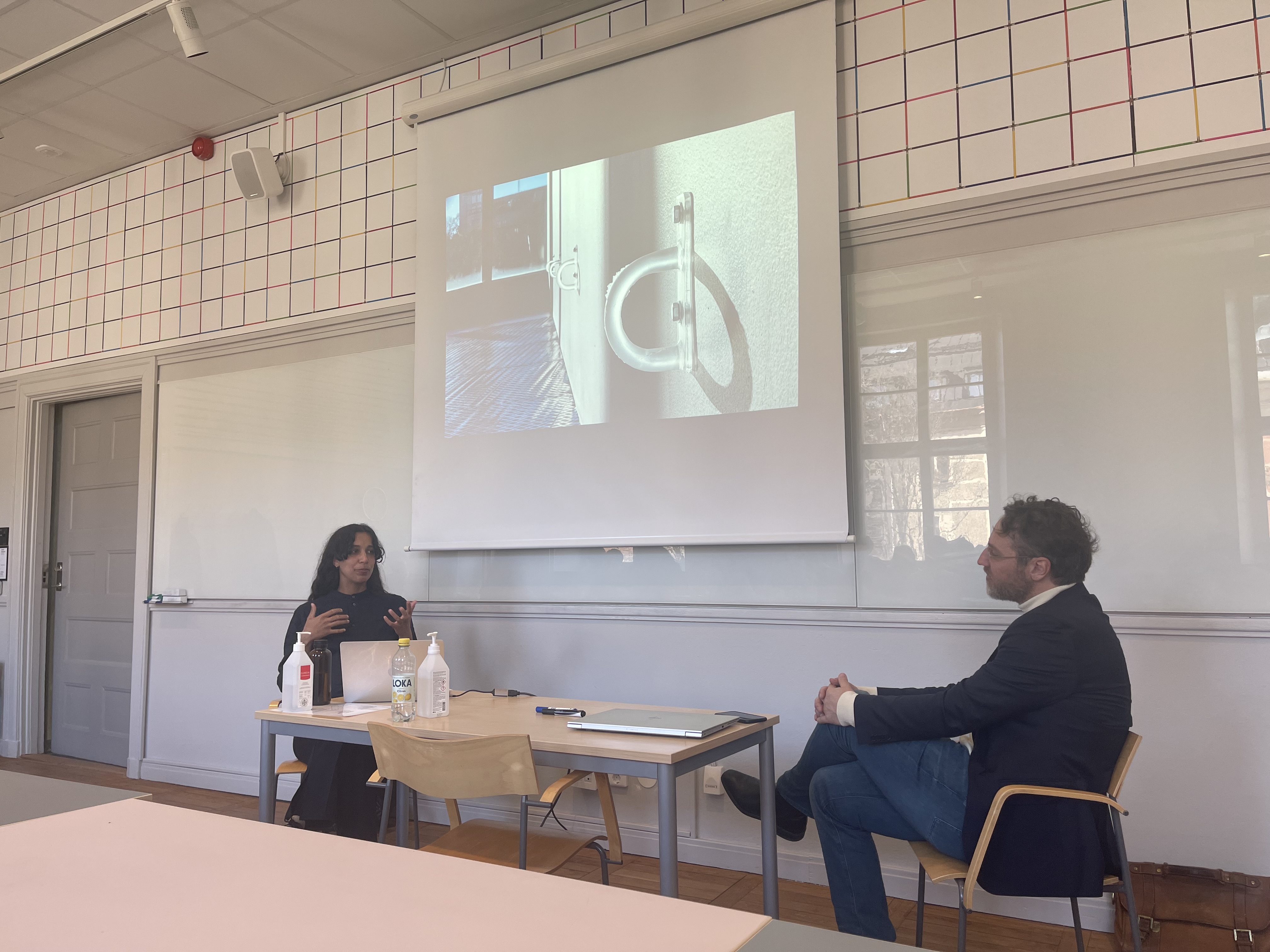 Fathia and Martin in a discussion