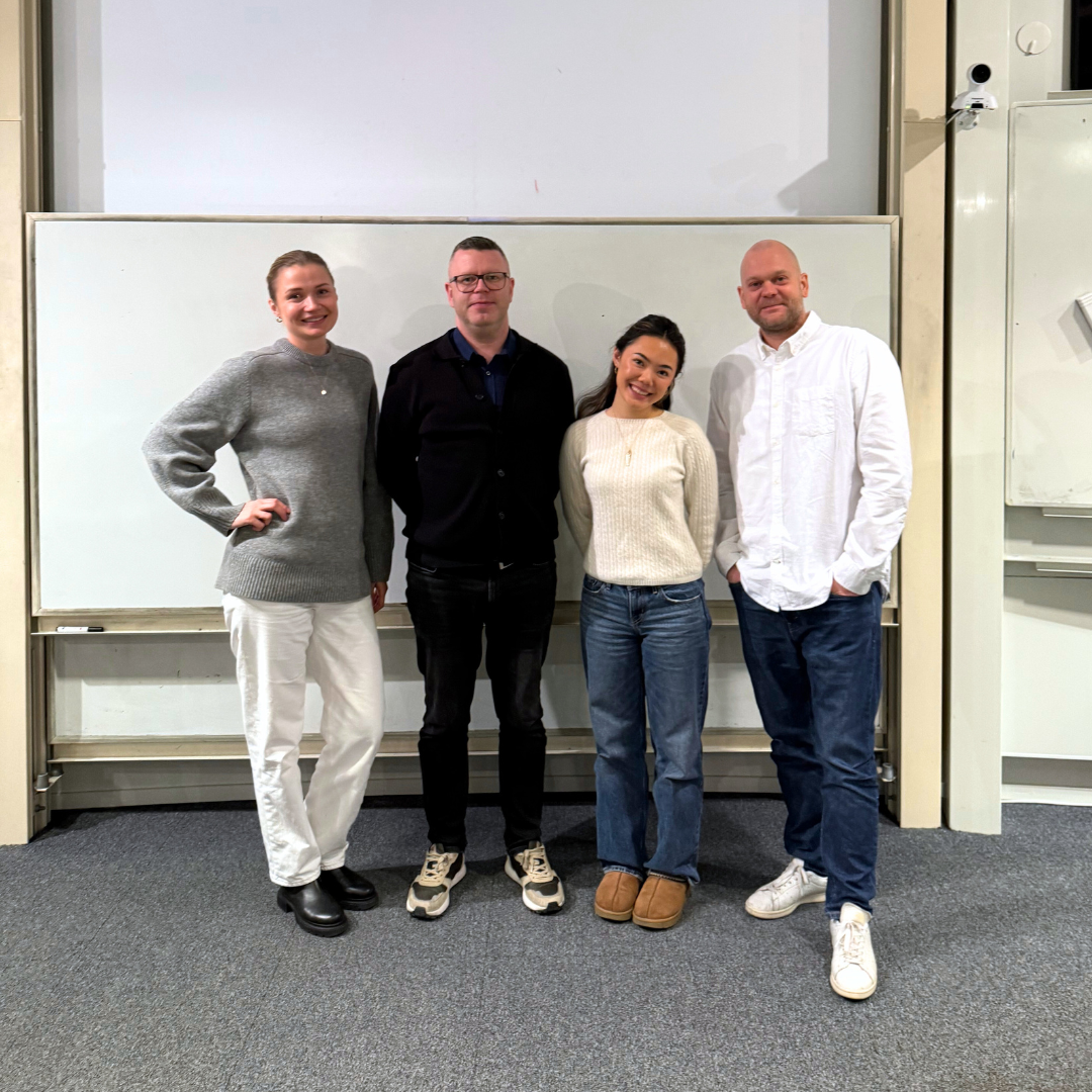 Olle Söder (Synsam) in line with colleague and representatives from SSE