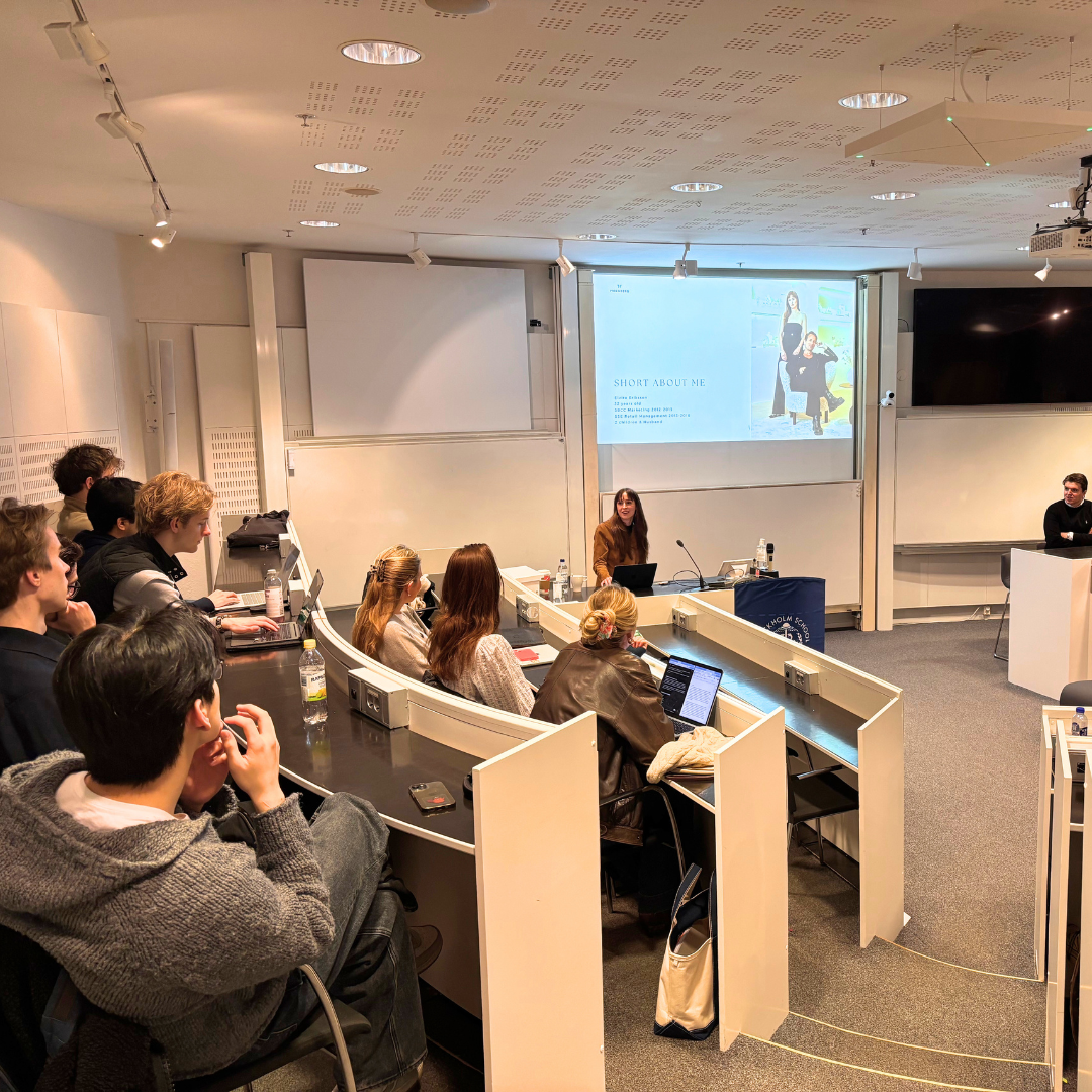 Elvira Eriksson, Co-Founder of Mockberg presenting her company for students