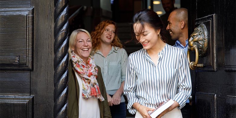 SSE MBA participants at SSE front door