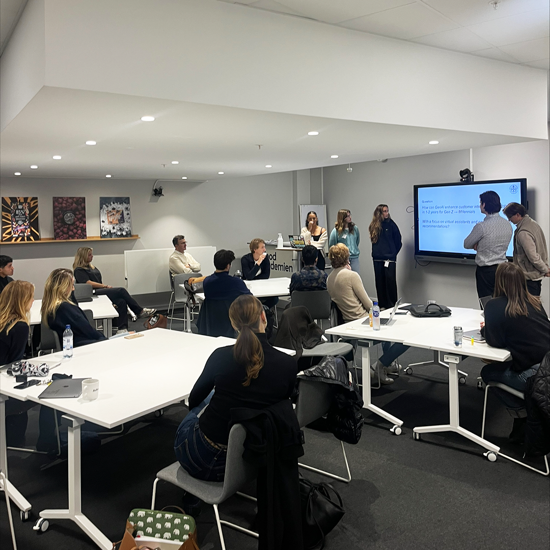 Students are workshoping in a cosy conference room atmosphere at Axel Johnson HQ.