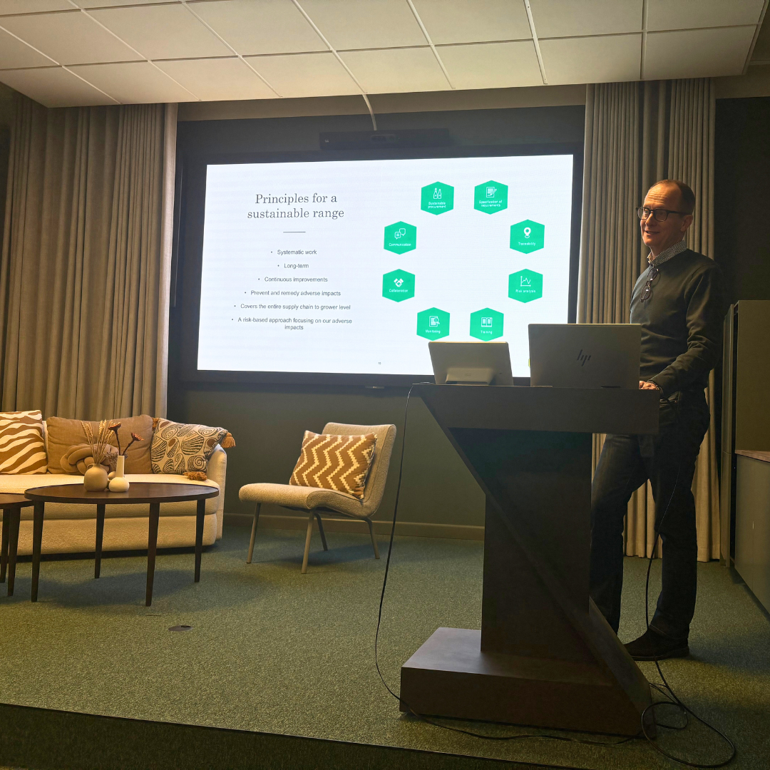Martin Horwitz, Sustainability Specialist at Systembolaget is holding a presentation.