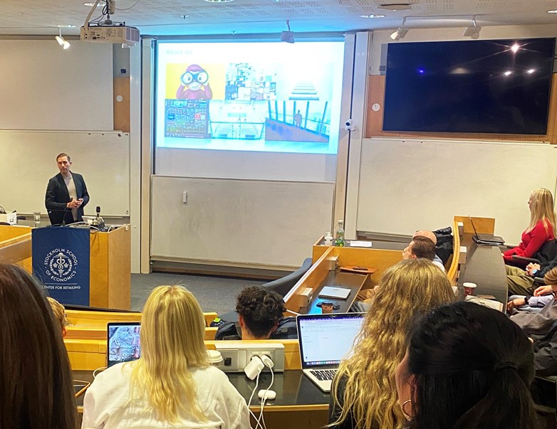 Nils Nybonde, Senior Manager in Business Insights at Coca-Cola Europacific Partners holds a lecture in front of a group of students.