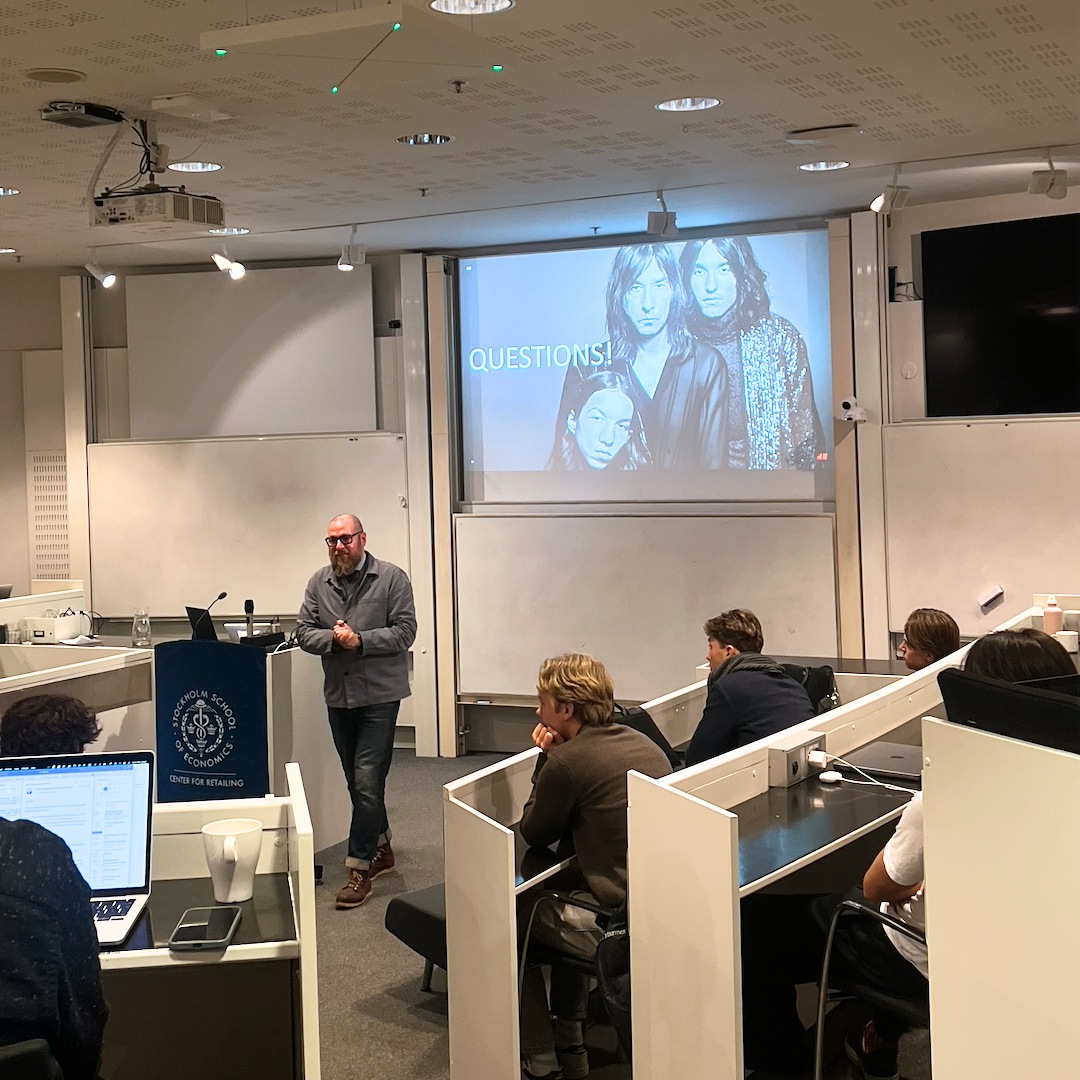 Marcus Hartmann, Regional Head of Sustainability & Public Affairs at H&M, presenting in front of students.