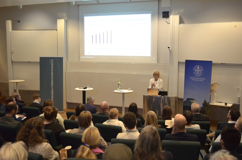 Finansminister presenterar budget