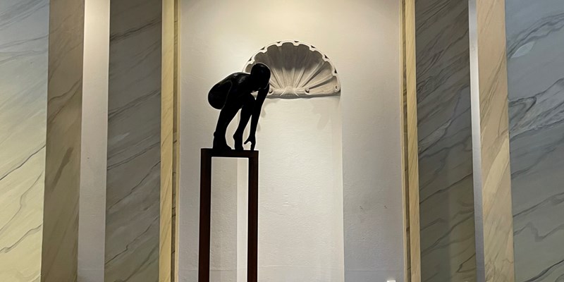 The sculpture Change of Direction