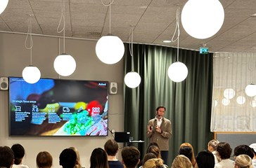 Klas Balkow (CEO Axfood) presenting in front of students