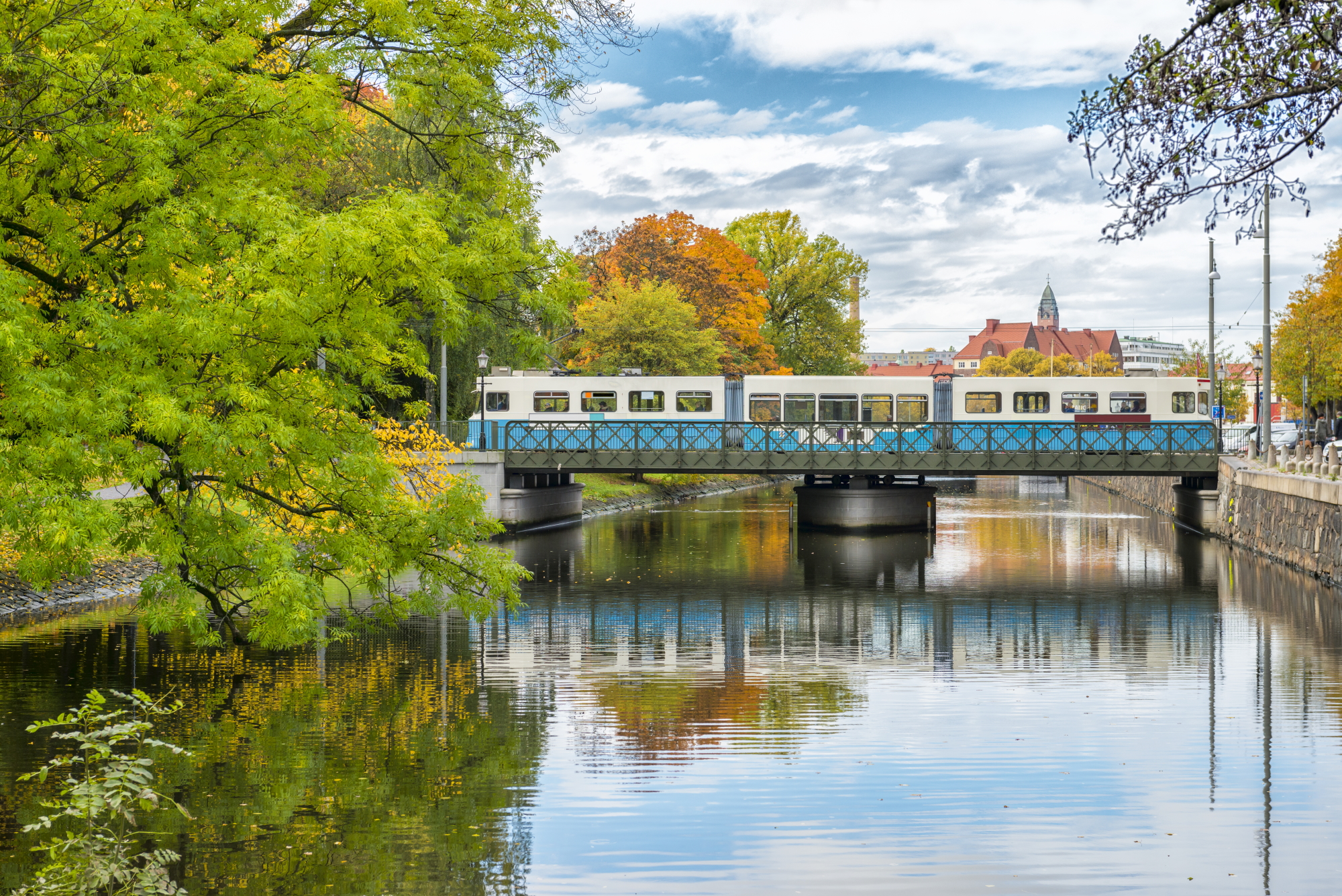 Gothenburg train on bridge