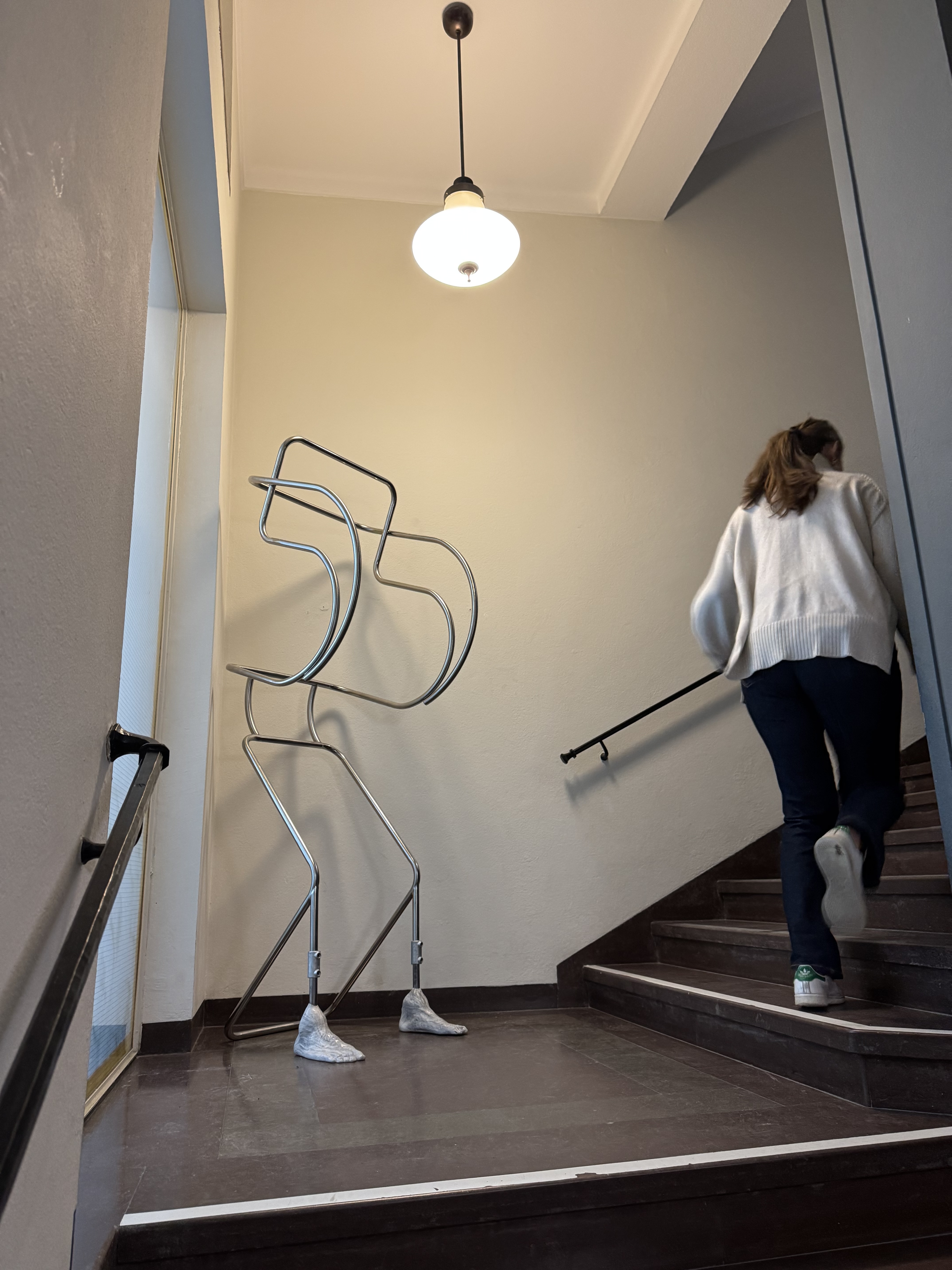 Installation view, Erik Thörnqvist Natural Born Sitter (2024). Photo: Tinni Ernsöö Rappe