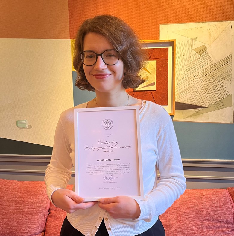 Celine Zipfel with her certificate