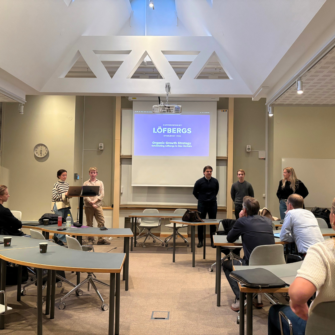 Students presenting at a workshop with Löfbergs