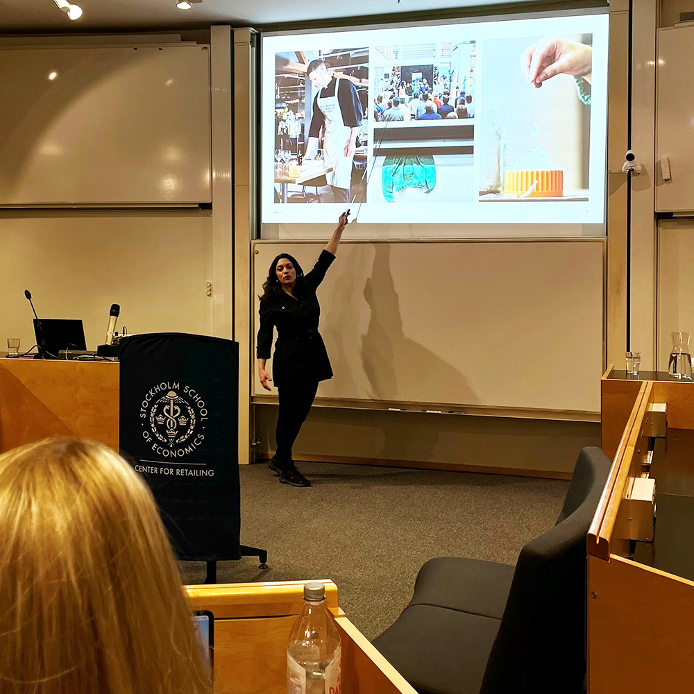 Fernanda Drumond, Strategy Lead at H&M Foundation, holding a lecture  in front of projector screen.