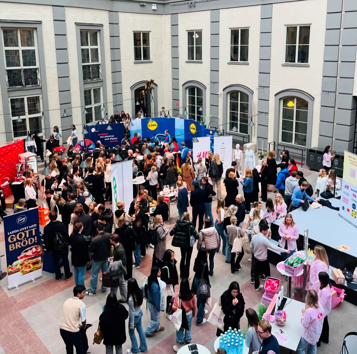Retail Days mingle in the Atrium at SSE