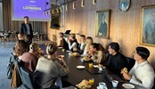 Students are meeting the CEO of Löfbergs at the Löfbergs HQ i Karlstad.