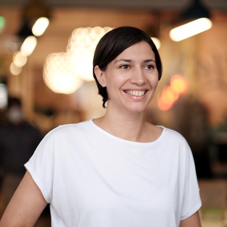 headshot of Sanna Khaled