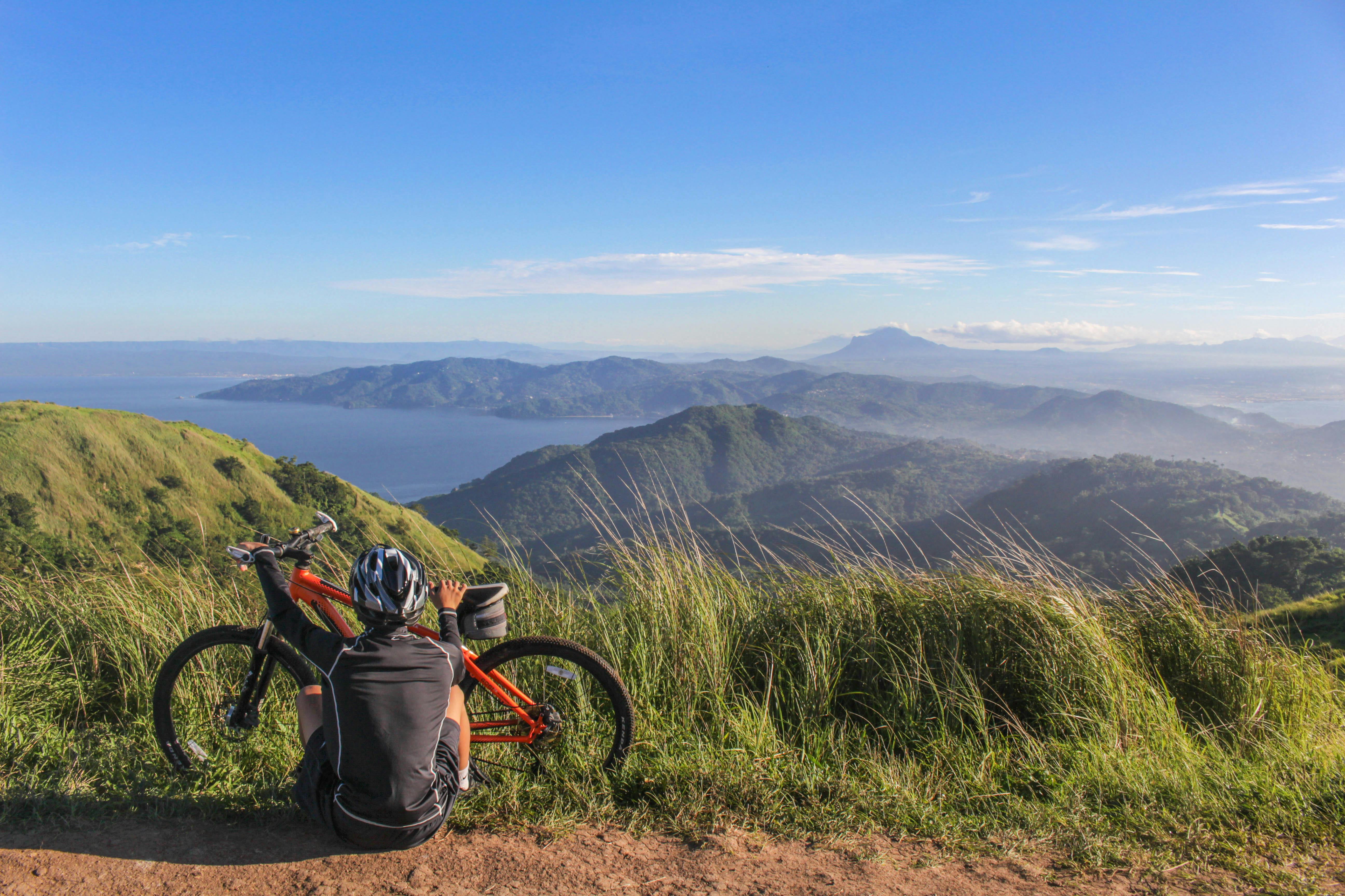 Mountainbiker looking out over the horizon