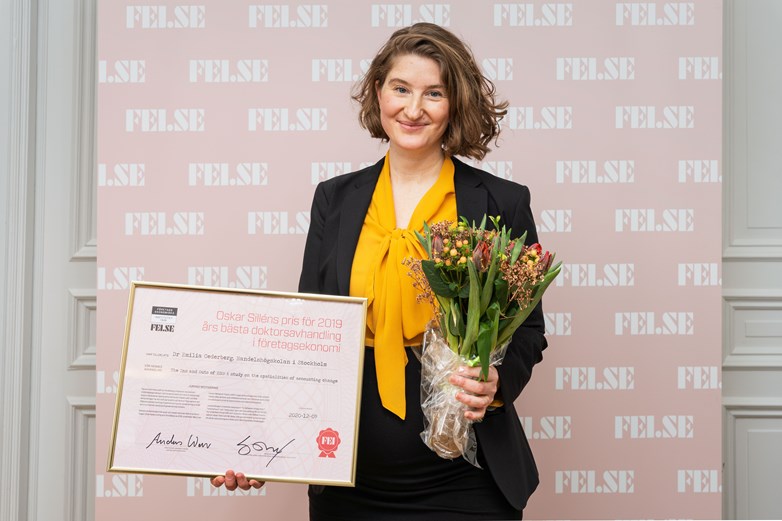 Emilia Cederberg receives the 2020 Oskar Sillén prize