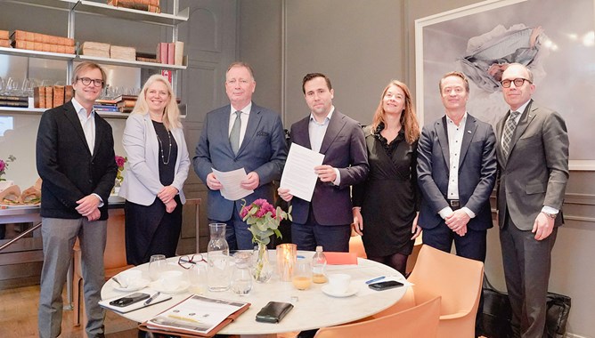 Photo of SITE's partners together with Finn Rausing, Benjamin Dousa, & Torbjörn Becker.