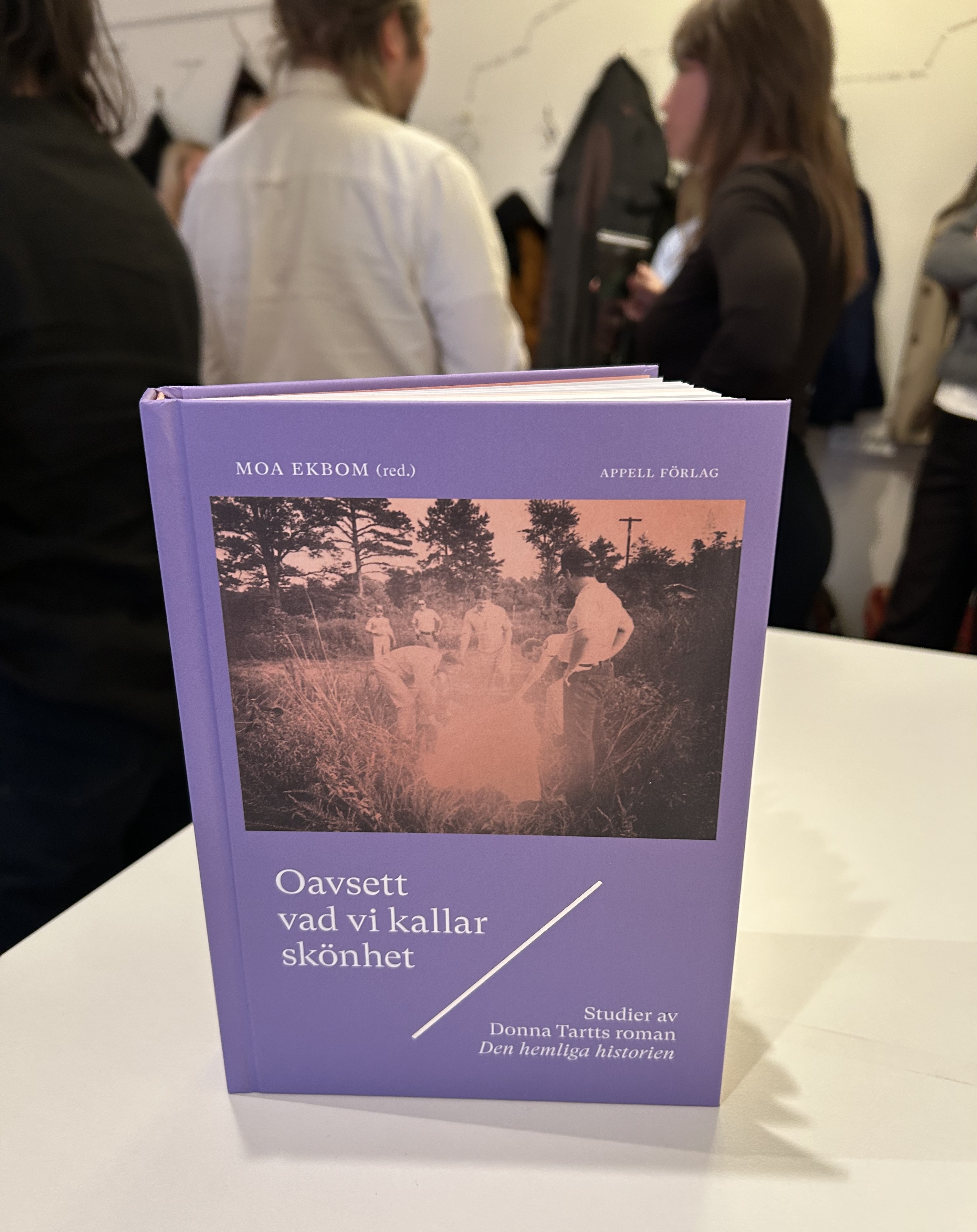 The book Oavsett vad vi kallar skönhet