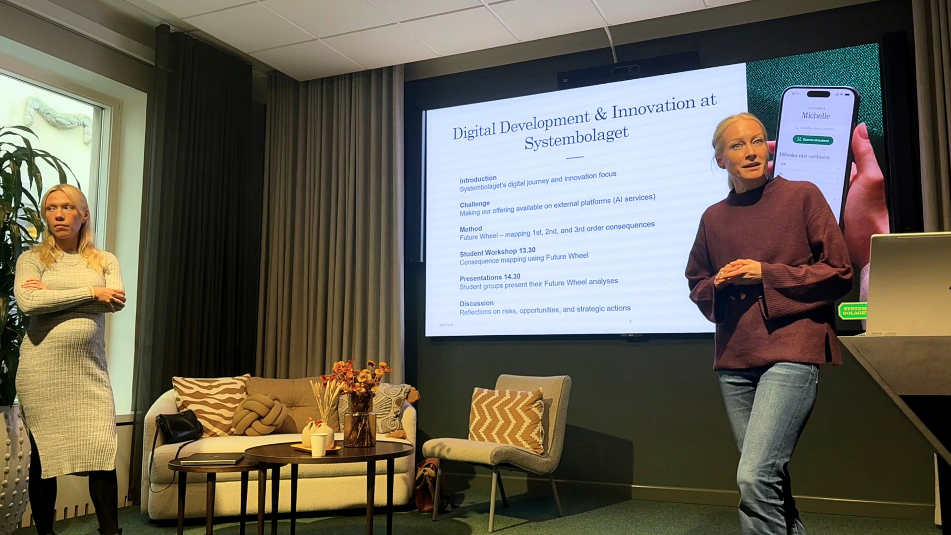 Frida Jarlbäck and Sofia Norén, both Business Developers at Systembolaget, presenting