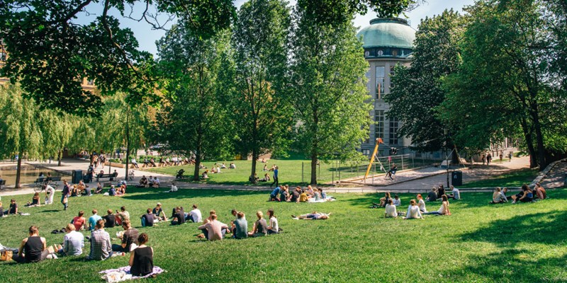 Students in front of SSE