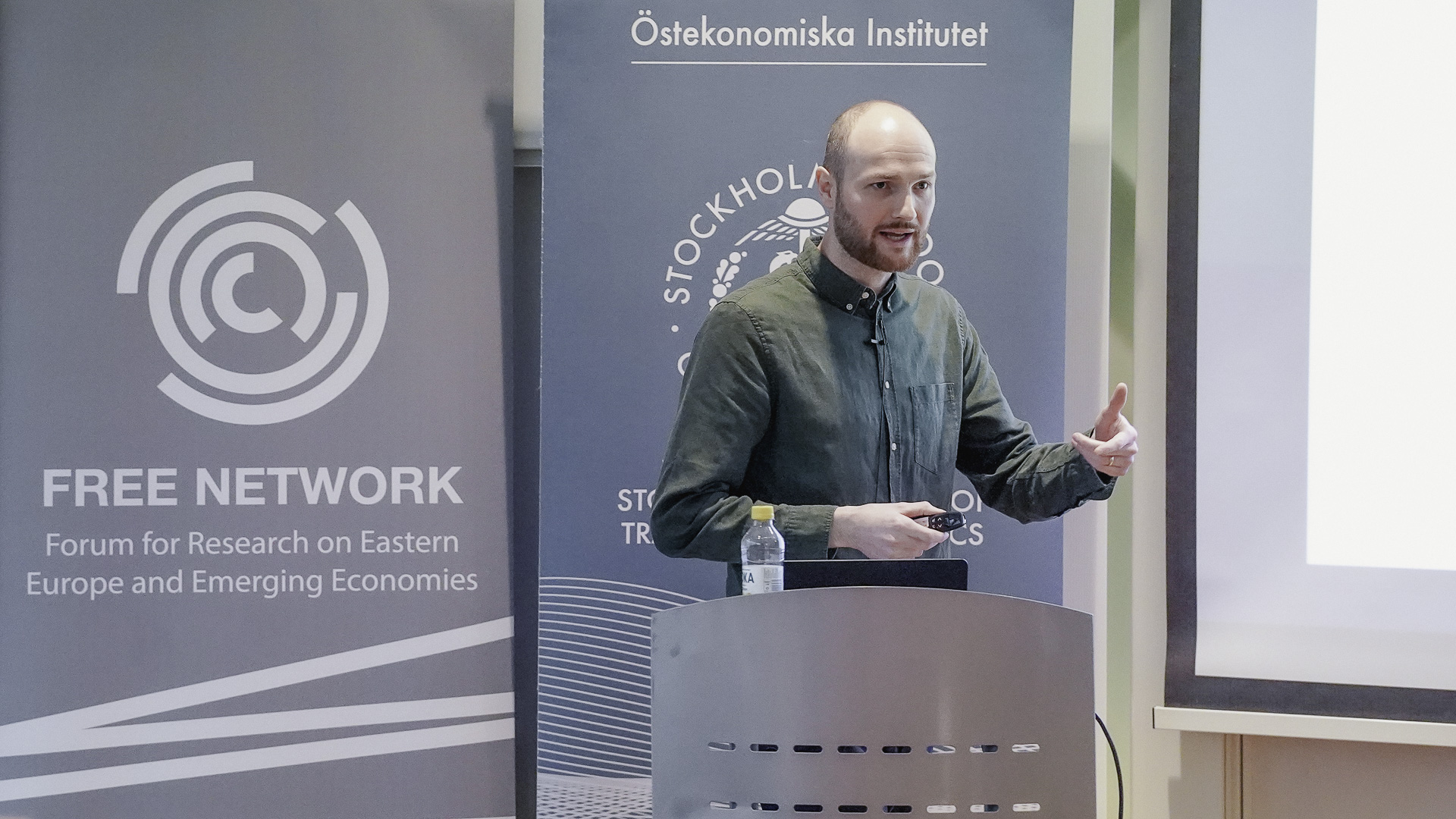 20251128-FROGEEWorkshop_LQ-10-Photo by Dominick Nilsson.jpg