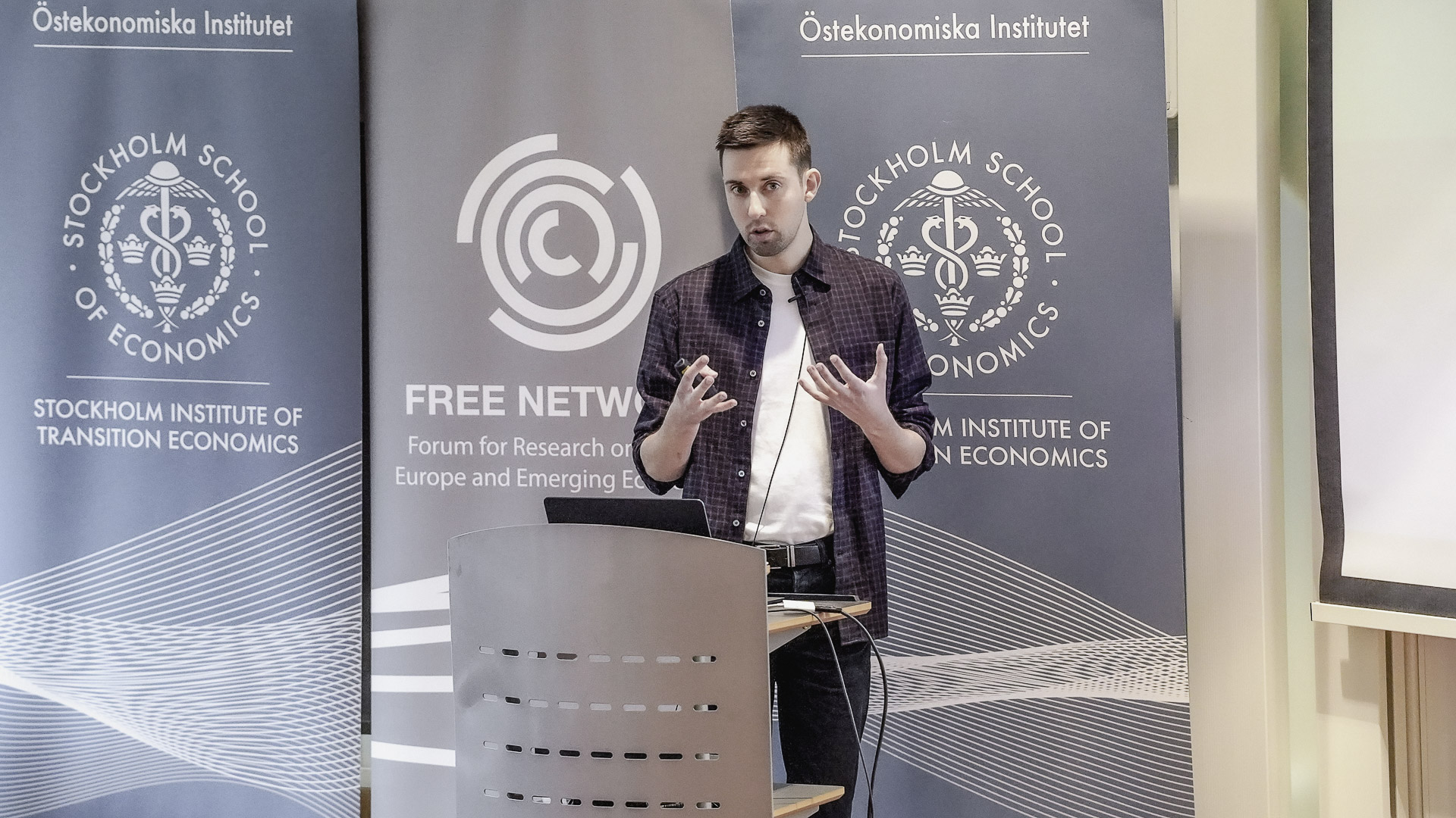 20251128-FROGEEWorkshop_LQ-14-Photo by Dominick Nilsson.jpg