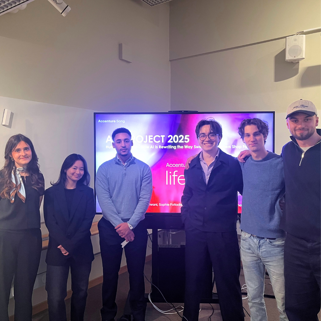 Third-year students in Accenture Retail Club presenting