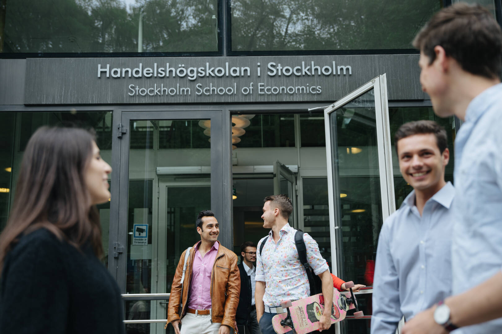 students opening door at SSE