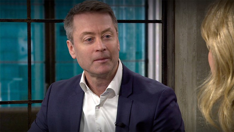 Screen shot image from the episode Ekonomibyrån "Kursen i Kristider"