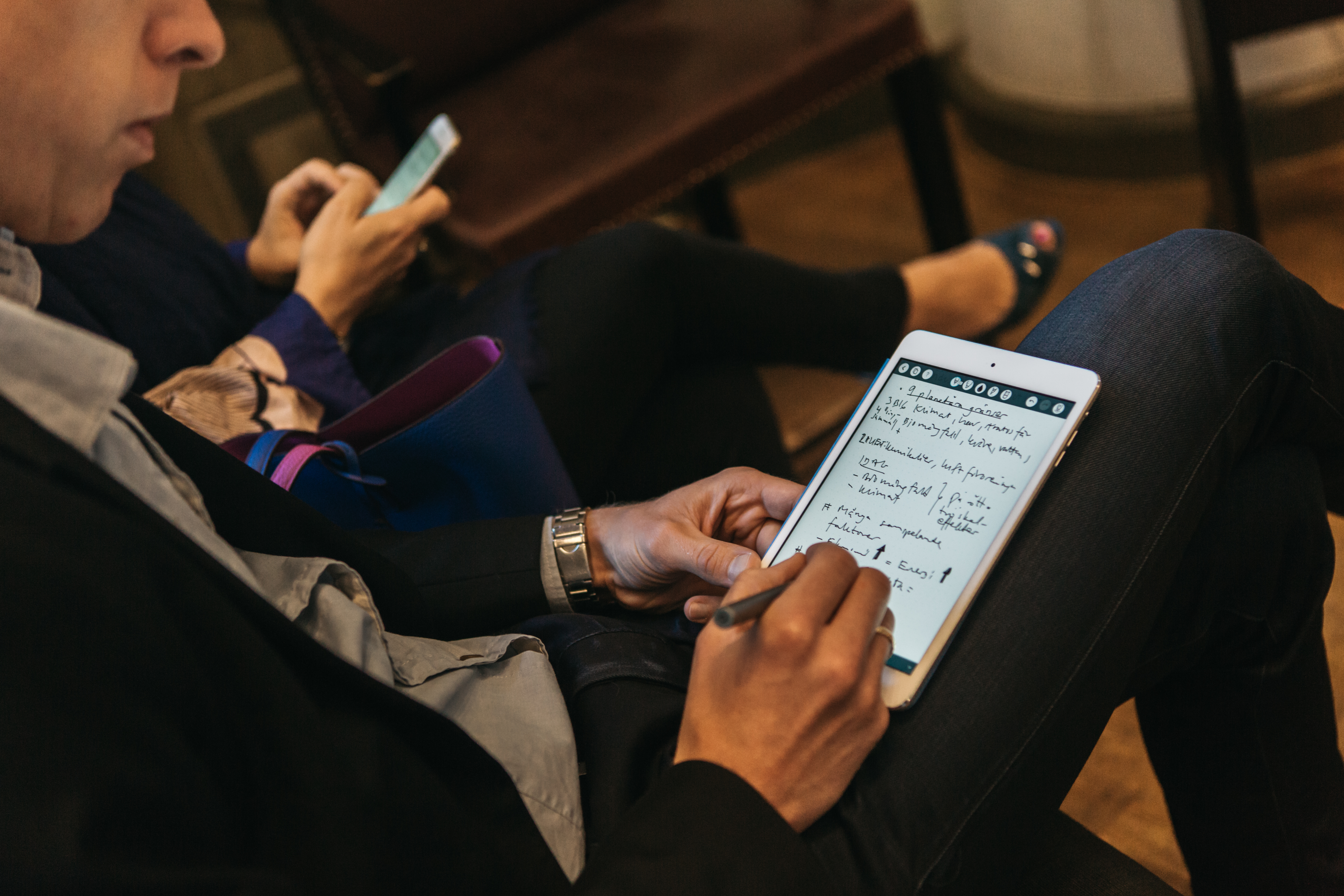 Photo of man drawing on padlet