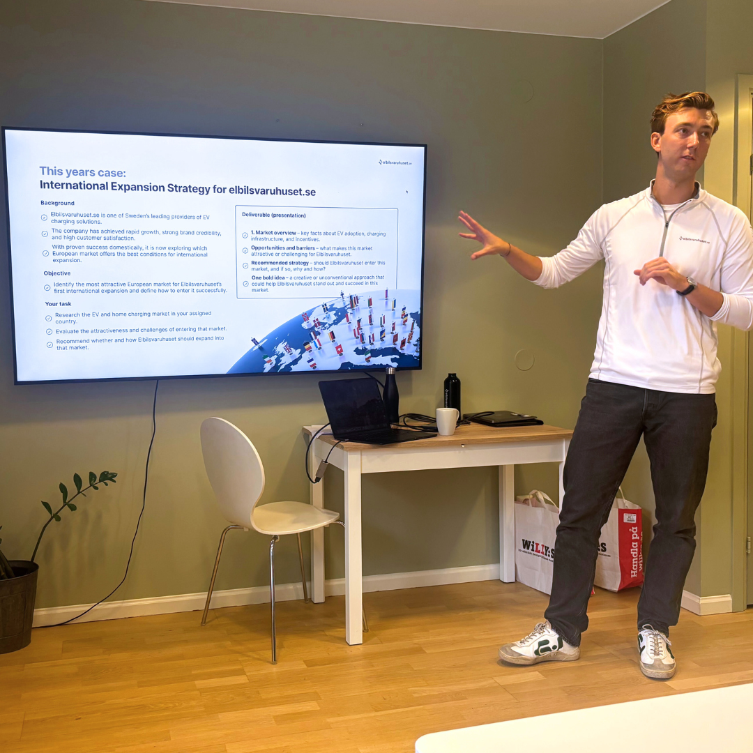 CEO and Co-founder Filip Lars Sernhede presenting in fron of a TV screen