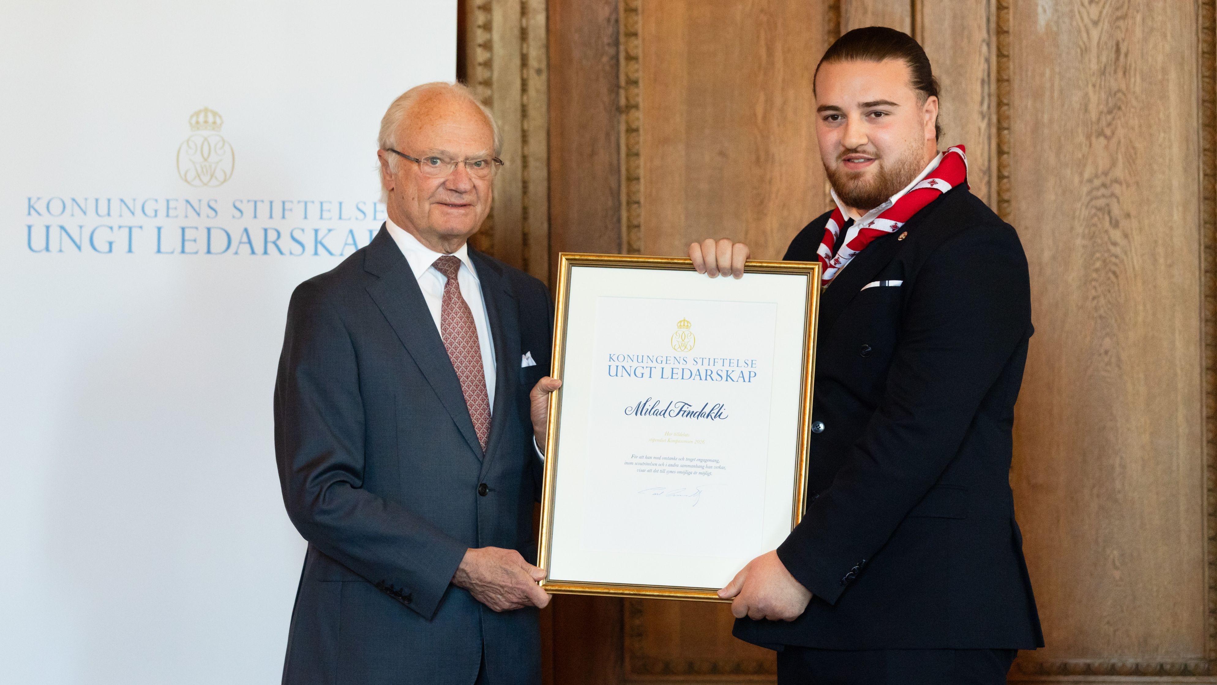 Milad Findakli receiving his diploma from HM The King
