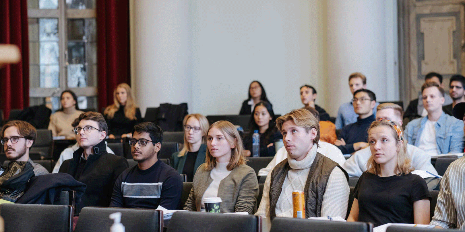 many students in aula