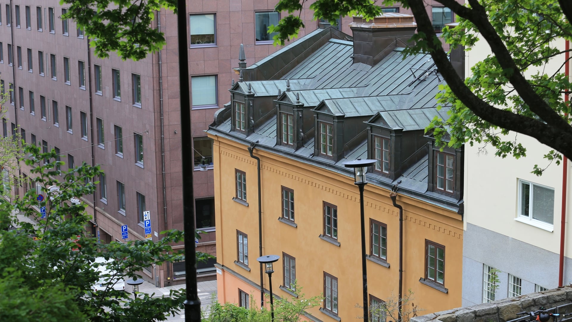 Saltmätargatan 19b, an orange building from the 19th century, home to the House of Sustainable Society, shot from above.
