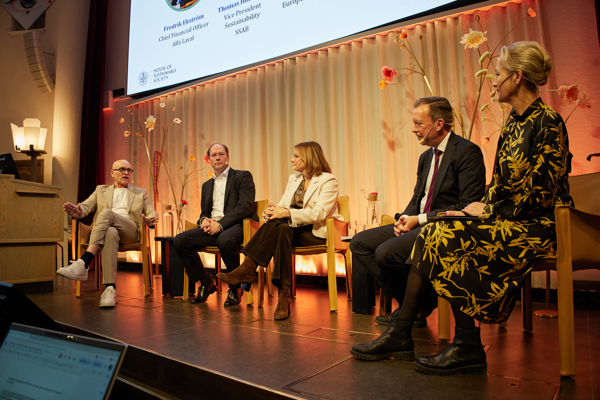 Close-up of the panel discussion during the HoSS Forum 2026 in a full Aula at the Stockholm School of Economics.